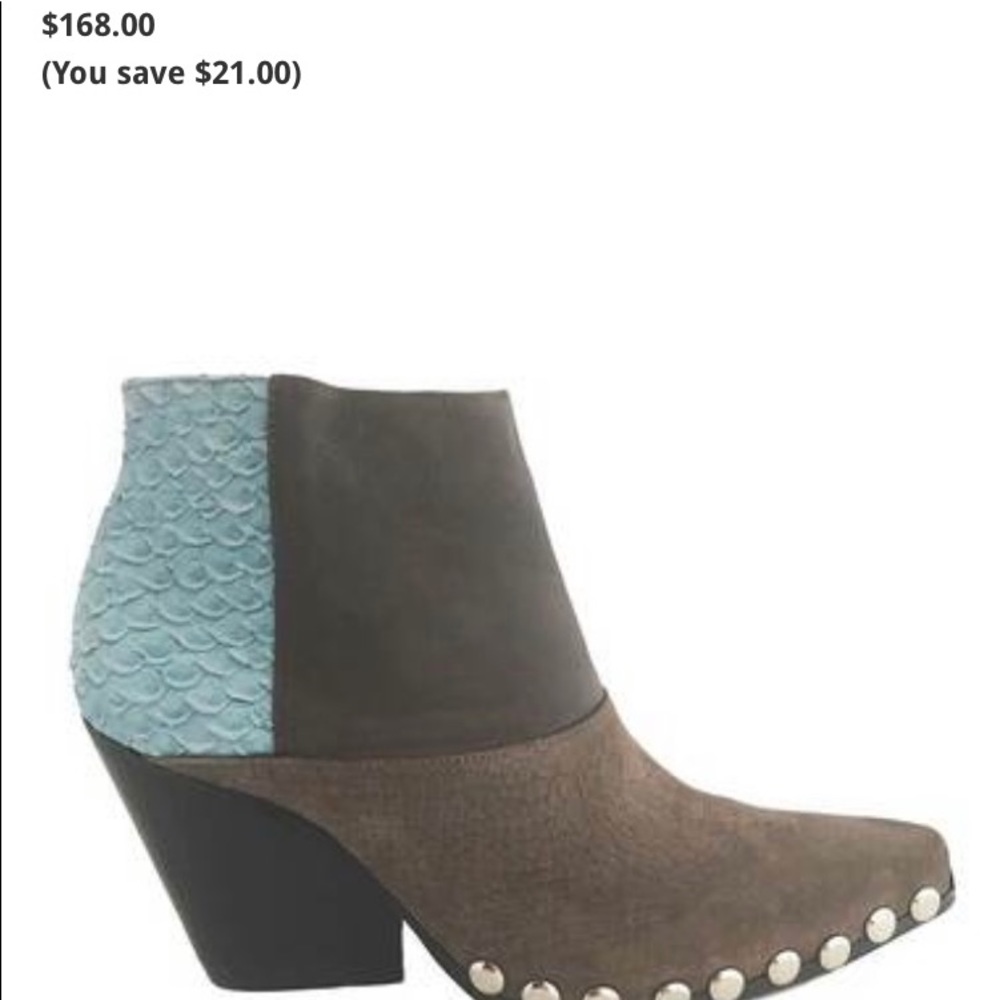 Looking for these in size 7 or 7.5!!